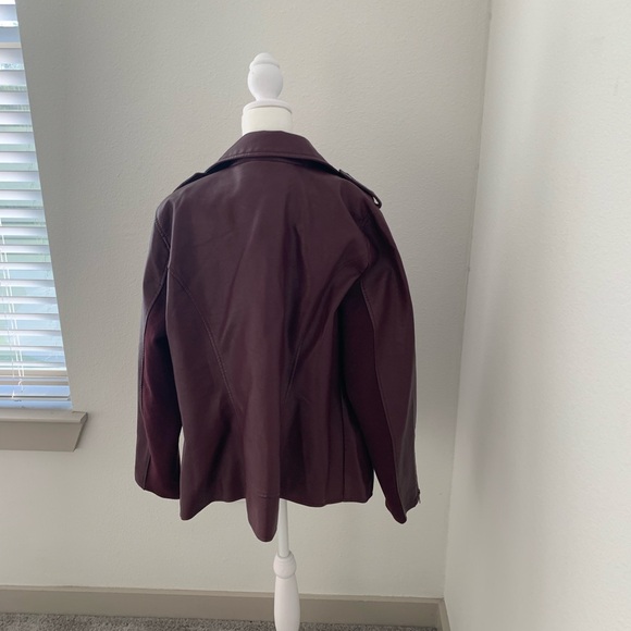 PLUS SIZE LANE BRYANT FAUX LEATHER BURGANDY MOTO JACKET. GREAT COLOR FOR FALL! - Picture 9 of 11